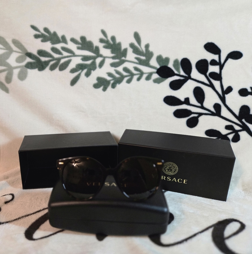 💯 NWT Authentic Versace Sunglasses